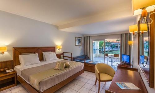 Kipriotis Maris Suites, karpaten.md, 2